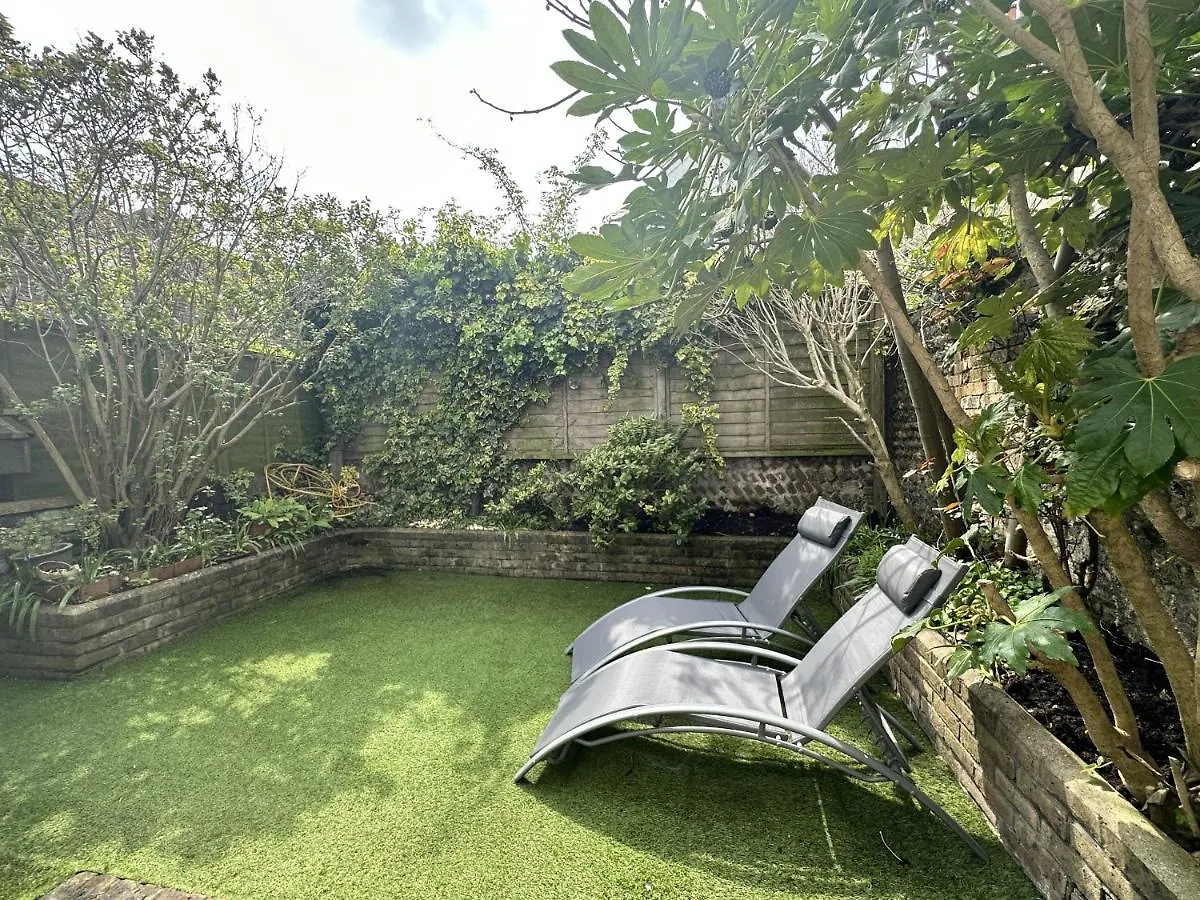 Apartment Amazing Apartment, Private Garden, Off Street Parking Brighton