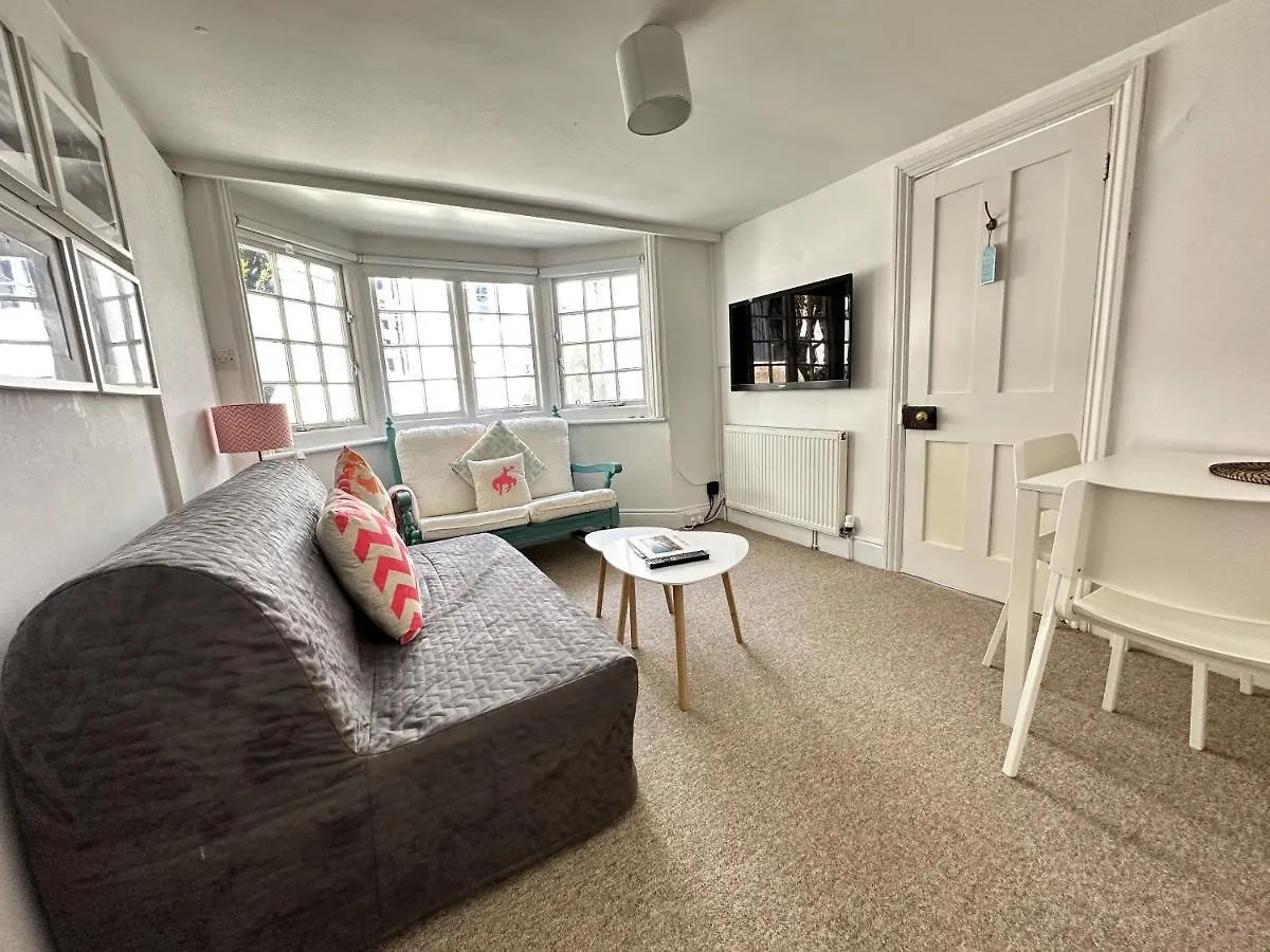 Amazing Apartment, Private Garden, Off Street Parking Brighton