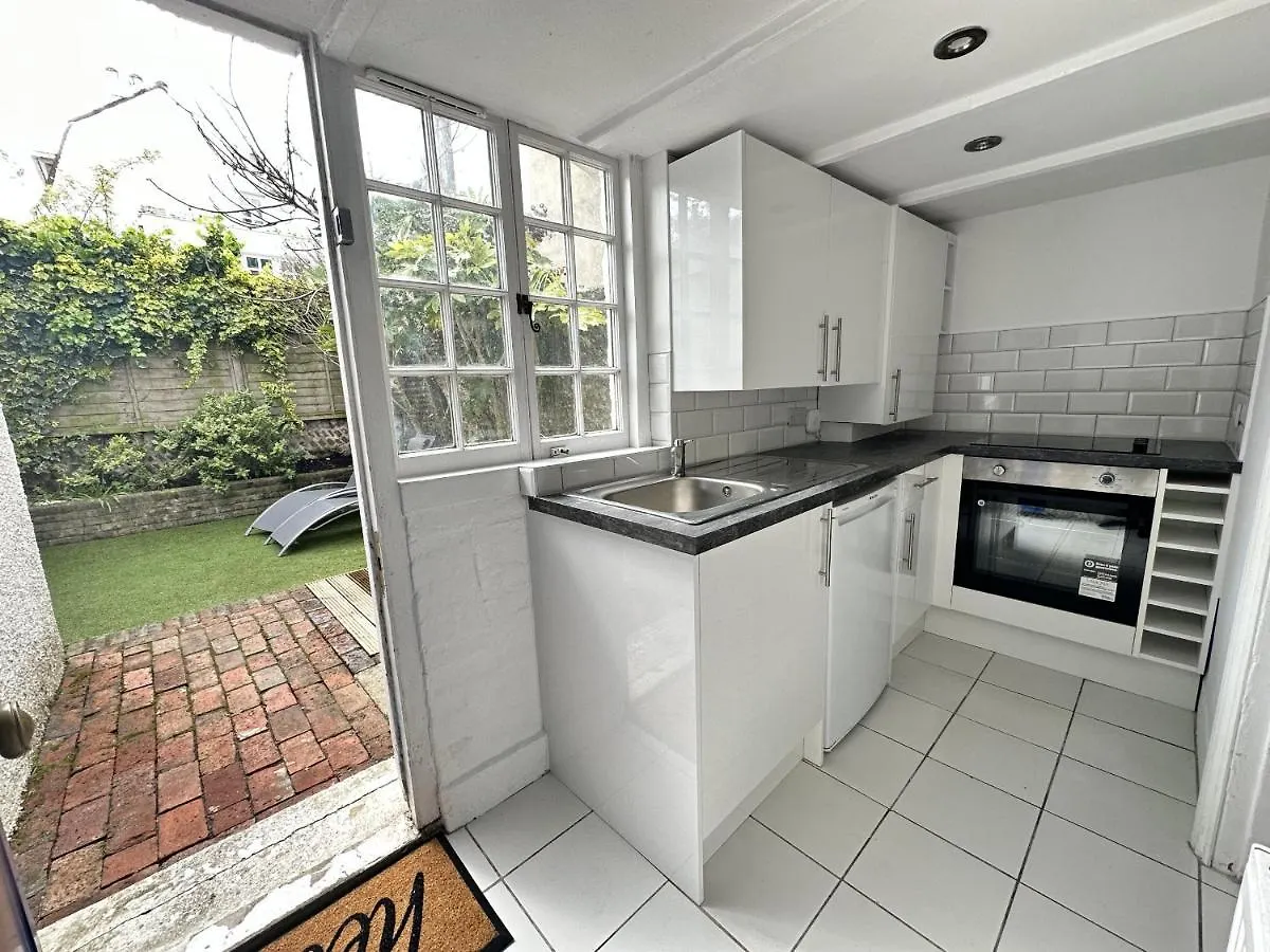 Amazing Apartment, Private Garden, Off Street Parking Hove Velká Británie