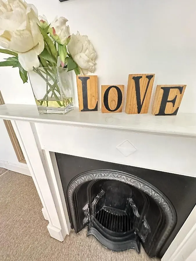 Amazing Apartment, Private Garden, Off Street Parking Hove Apartmán