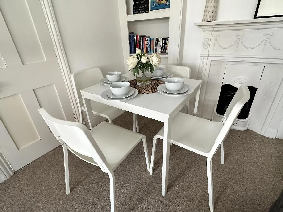 Amazing Apartment, Private Garden, Off Street Parking Hove